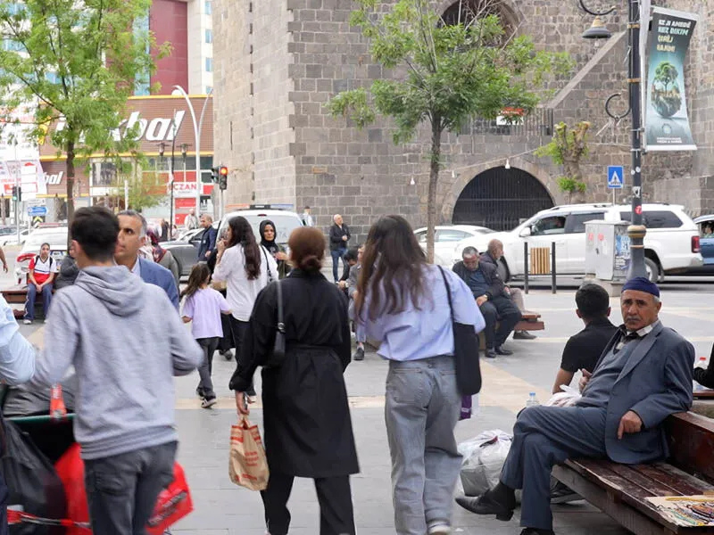 Kayapınar’da Market Çalışanı Ali S., Yaşadığı Sıkıntıyı Şöyle Özetledi