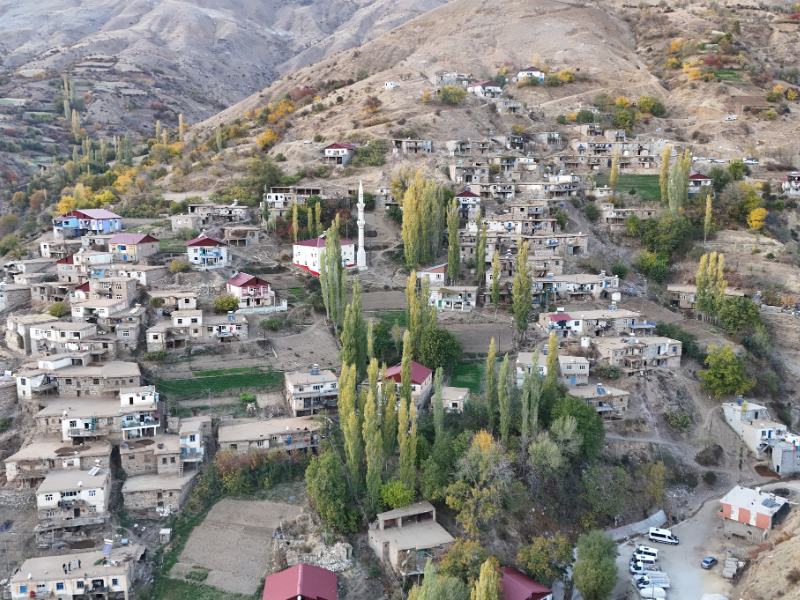 Asırlık Kerpiç Evlerin Renk Cümbüşü1