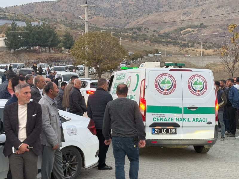 Cenazeler Gözyaşlarıyla Toprağa Verildi