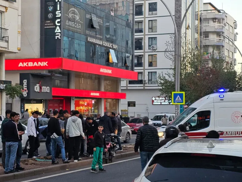 Diyarbakır’da Motosiklet Yayaya Çarptı 1 Kişi Yaralandı3