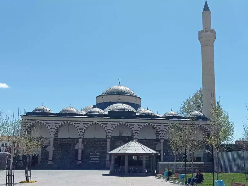 İddia Diyarbakır’da Cami Sesinden Rahatsız Olan Işletmeler Şikayet Etti2