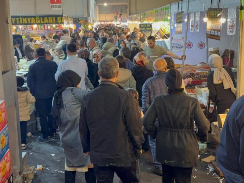 Standlar Dolup Taştı