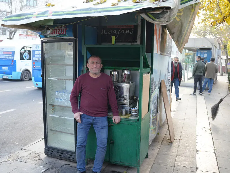 Diyarbakır’da 30 Yıldır Duraktaki Kedilere Sahip Çıkıyor4