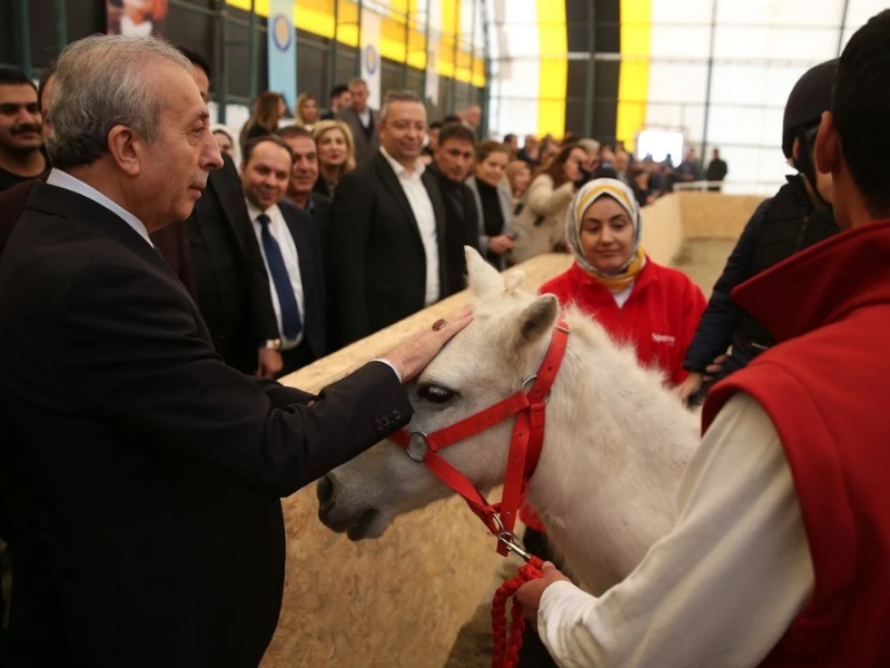 Diyarbakır’da Özel Bireylere Yönelik Atlı Terapi Merkezi Açıldı3
