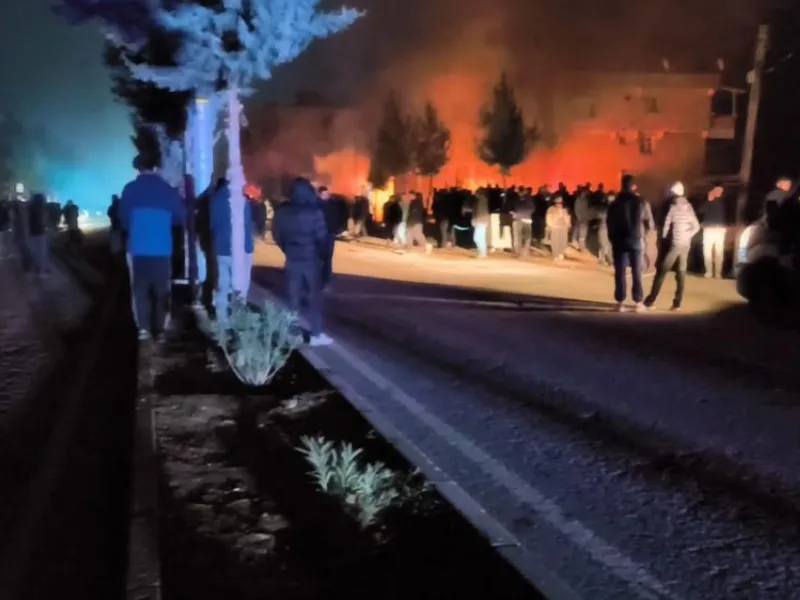 Diyarbakır’da Yangın Hırdavat Dükkanı Kül Oldu2