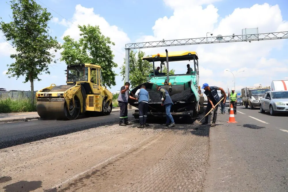 Yol bakım ekipleri sahada çalışmalarını sürdürüyor 5