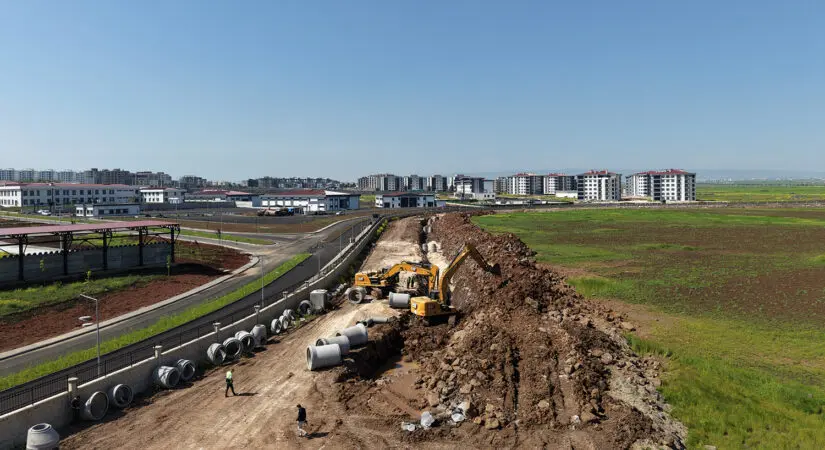 DİSKİ, Şehir Hastanesi bölgesinde su baskınına karşı yağmur suyu hattı döşüyor