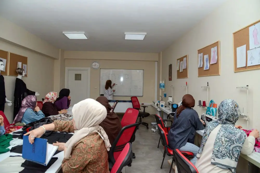 Tekstil Atölyesinde öğrenip tasarlıyorlar Sürükle 9