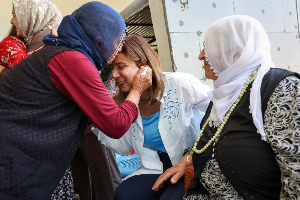 Eşbaşkan Bucak, Güneştepe Mahallesi’nde yurttaşlarla buluştu 5
