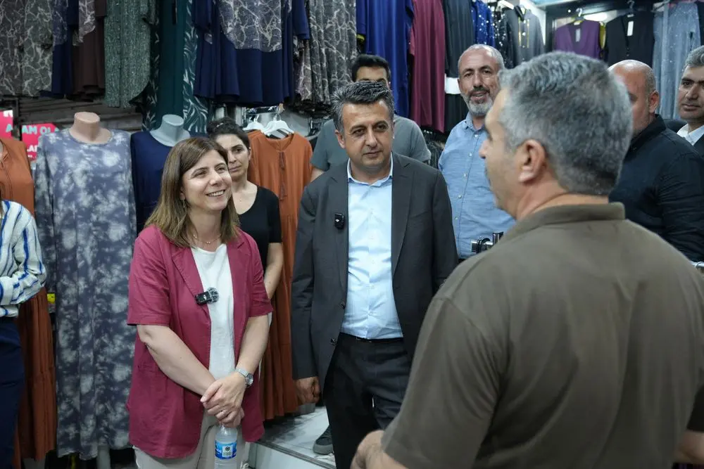Eşbaşkanlardan Gazi Caddesi esnafına ziyaret: Ortak yaşam alanları korunmalı 21
