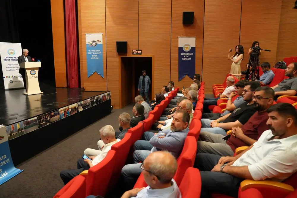 ‘Spor, Kent Kimliği, Ekonomi ve Toplumsal Barış’ paneli düzenlendi 1