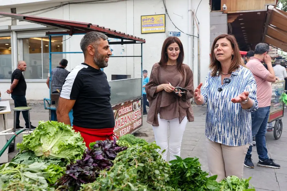Eşbaşkan Bucak, Gazi Caddesi esnafını ziyaret etti 12