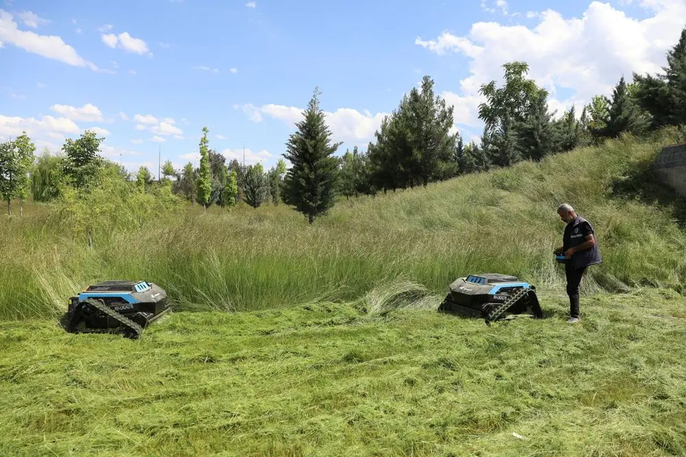Yeni nesil ot biçme robotları sahada 1