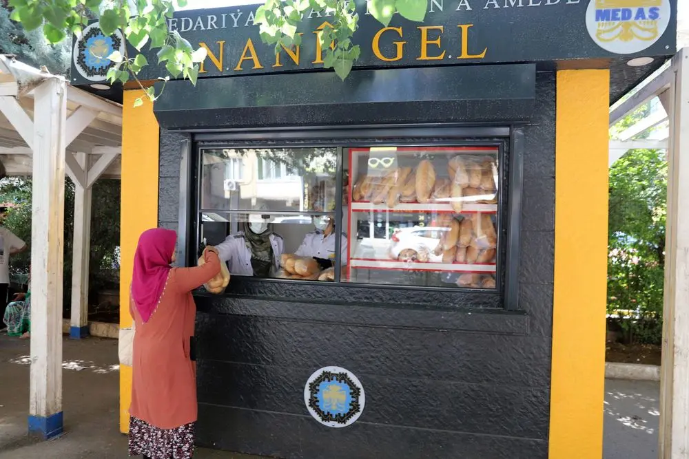 Halk Ekmek Fabrikası üretime geçti, ilk ekmekler yurttaşlara ücretsiz dağıtıldı 6
