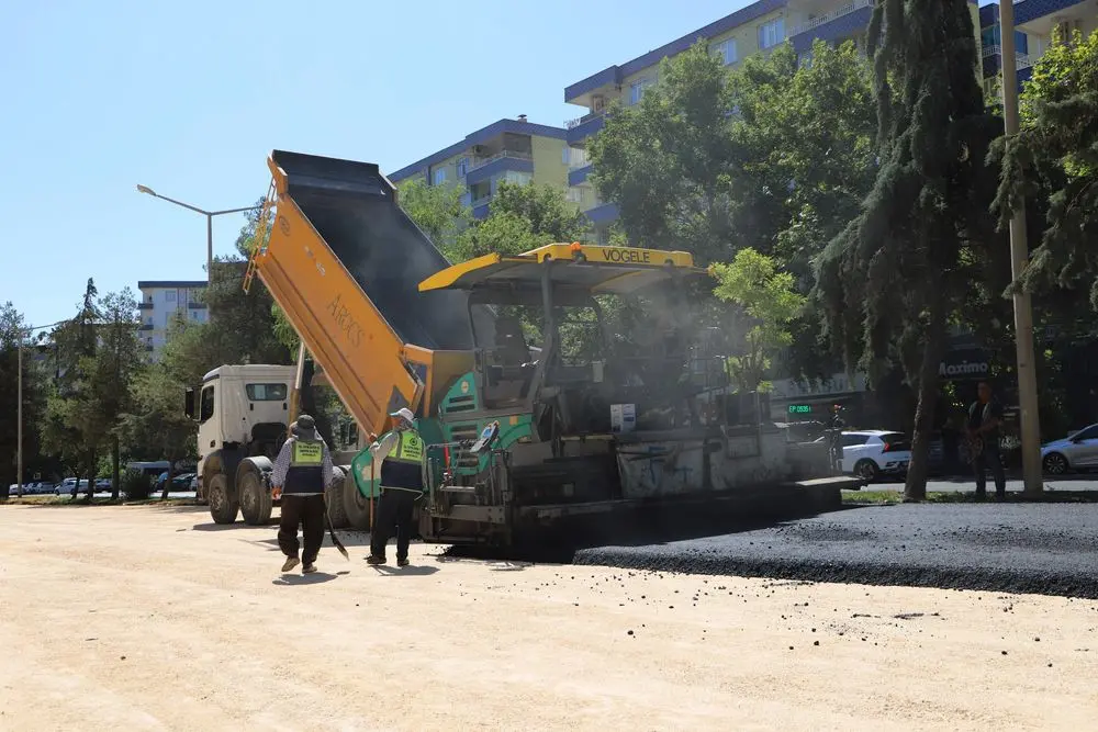Fırat Bulvarı’nın ikinci etabında asfalt serimi başladı 9