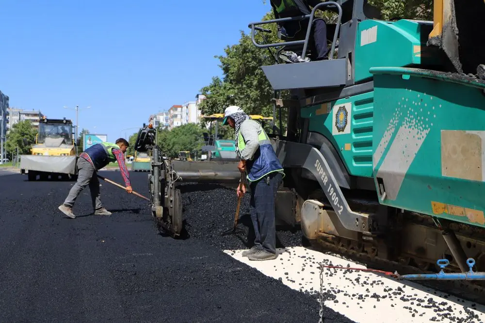 Fırat Bulvarı’nın ikinci etabında asfalt serimi başladı 8