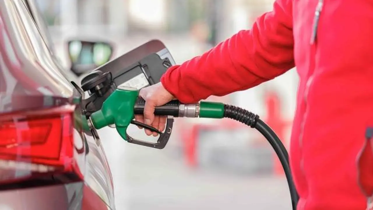 Akaryakıtta yüz güldüren indirim: Motorin fiyatı düştü - Kamudanhaber İnternet Sitesi
