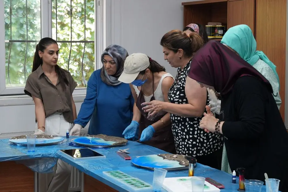 Kadınlar Epoksi Atölyesi’nde üretime katılıyor 1