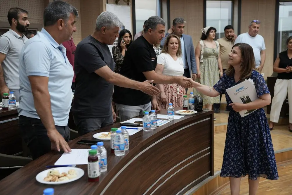 Eşbaşkanlar Kayapınar muhtarlarıyla buluştu: Mahallelerin ihtiyaçları ve yatırımlar birlikte değerlendirildi 7