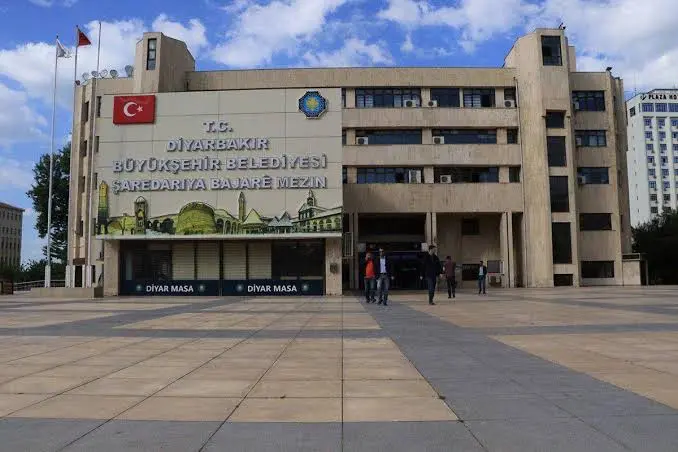 Diyarbakır Büyükşehir Belediyesi kayyumu salgın bahanesiyle adresi belli ihale açtı - Evrensel
