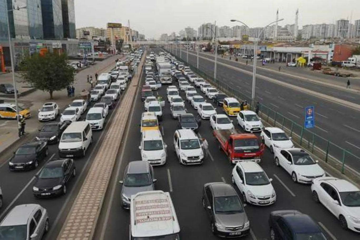 Diyarbakır'da araç sayısı arttı: Yollar aynı!