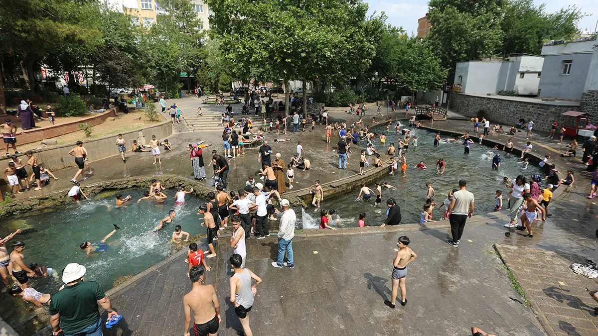Diyarbakır'da hava sıcaklığı 42 dereceye ulaştı