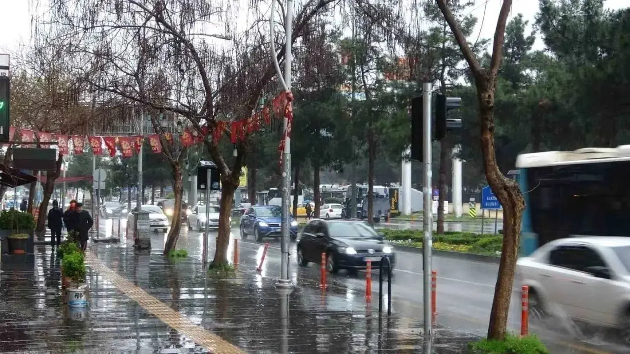 Diyarbakır'da yağmur uyarısı: İlçe ilçe hava durumu açıklandı