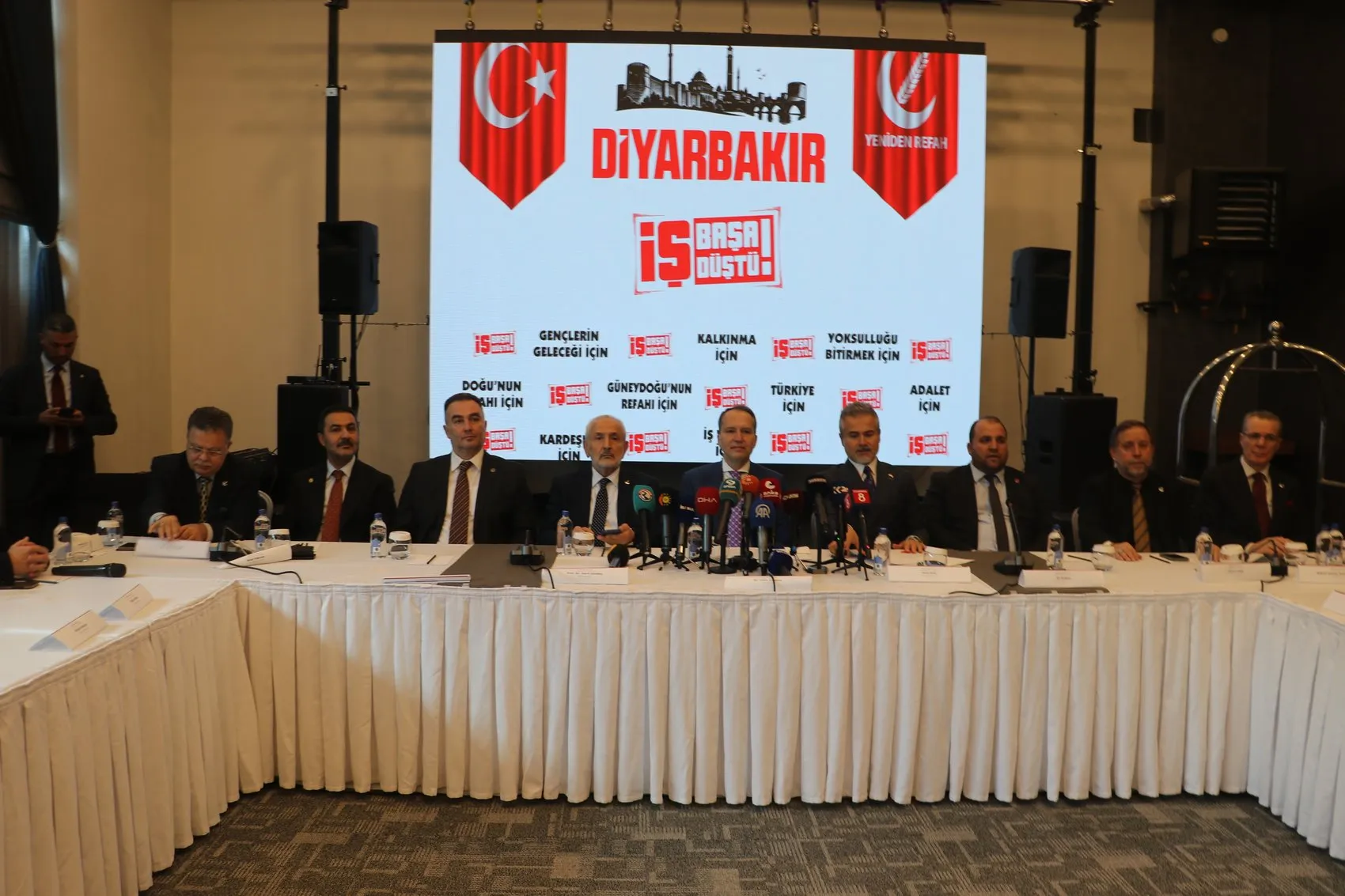 Fatih Erbakan'dan Diyarbakır'da barış mesajı: Sürece karşı durmamız mümkün değil