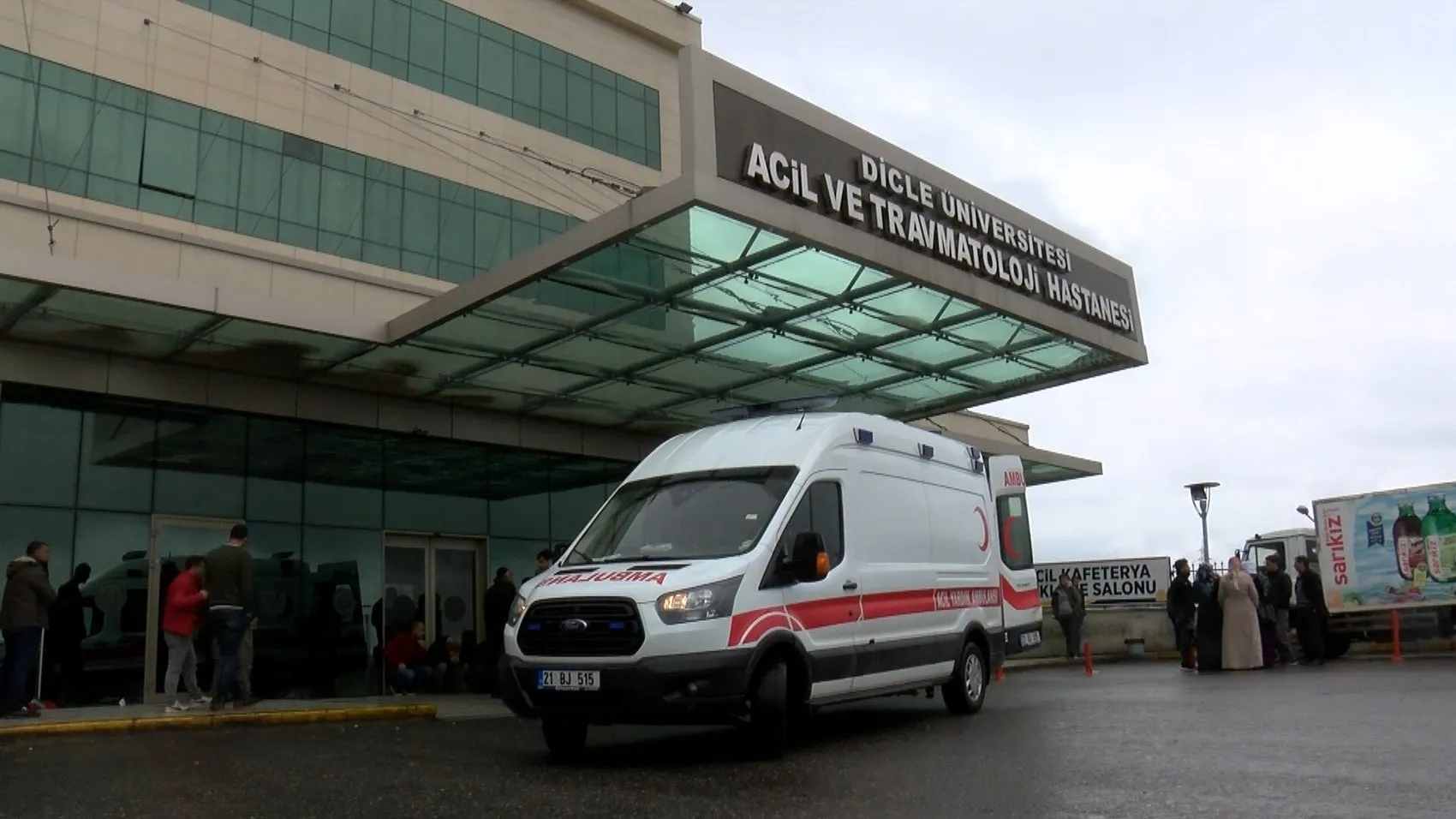 Diyarbakır Sur'da silahlı kavga: İki bacağından vurulan bir kişi ağır yaralandı