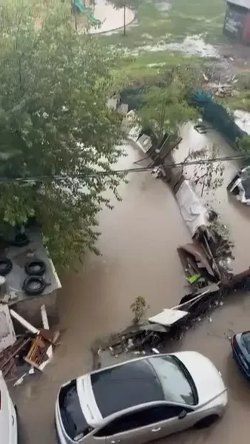 Diyarbakır'da sağanak felaketi: Alt geçitler göle döndü, köprüler yıkıldı