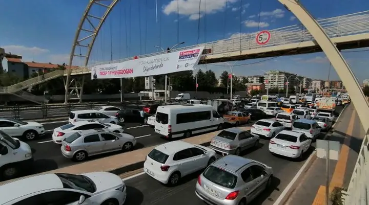 Erdoğan'ın ziyareti nedeniyle Diyarbakır'da trafik felç oldu