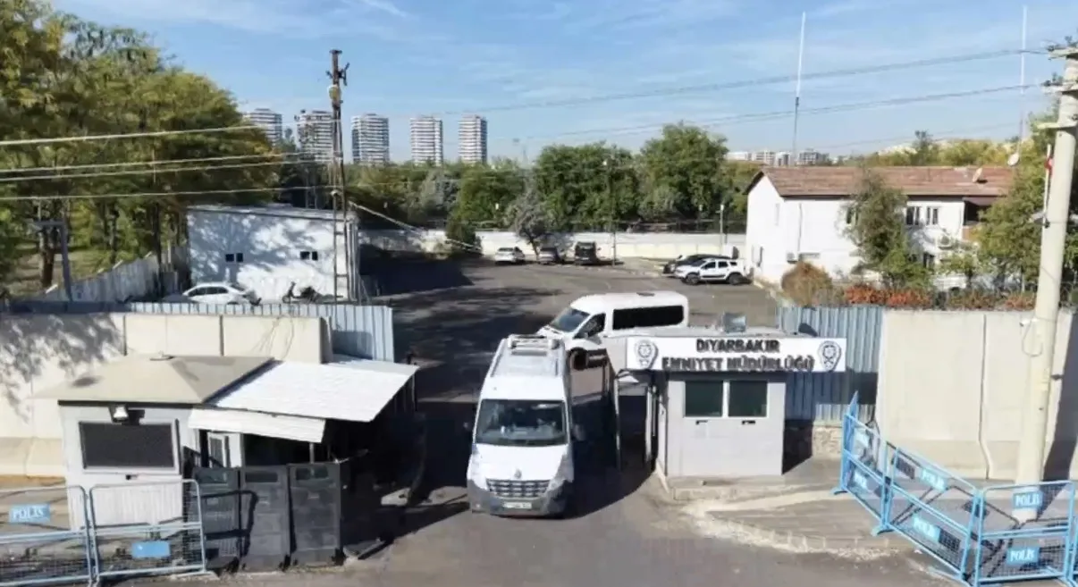 Diyarbakır merkezli 10 ilde Patinaj operasyonu: Sahte araç kiralama çetesine 12 tutuklama
