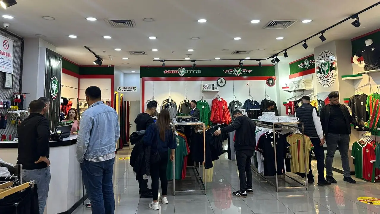 Amed Store'da şampiyonluk heyecanı satışlara yansıdı