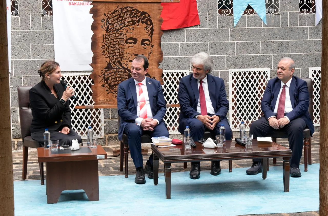 Diyarbakır'ın yetiştirdiği büyük şair Cahit Sıtkı Tarancı vefatının 70. yılında anıldı