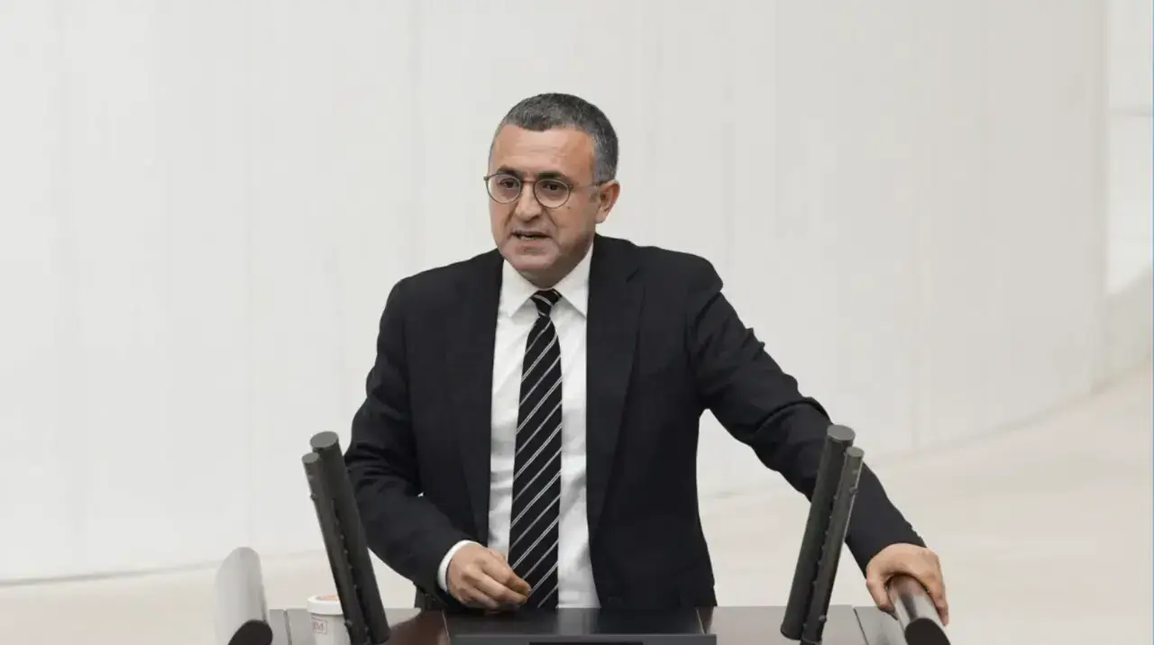 Serhat Eren'den Diyarbakır hastaneleri çıkışı: Yazın sıcakla, kışın soğukla  mücadele ediliyor