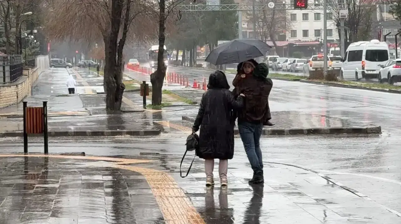 Diyarbakır'da hava serinliyor: Yağmur ve sağanak uyarısı