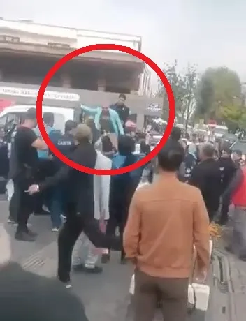 Diyarbakır Sur'da zabıta ve seyyar satıcı arasında gergin anlar: Arbede kamerada