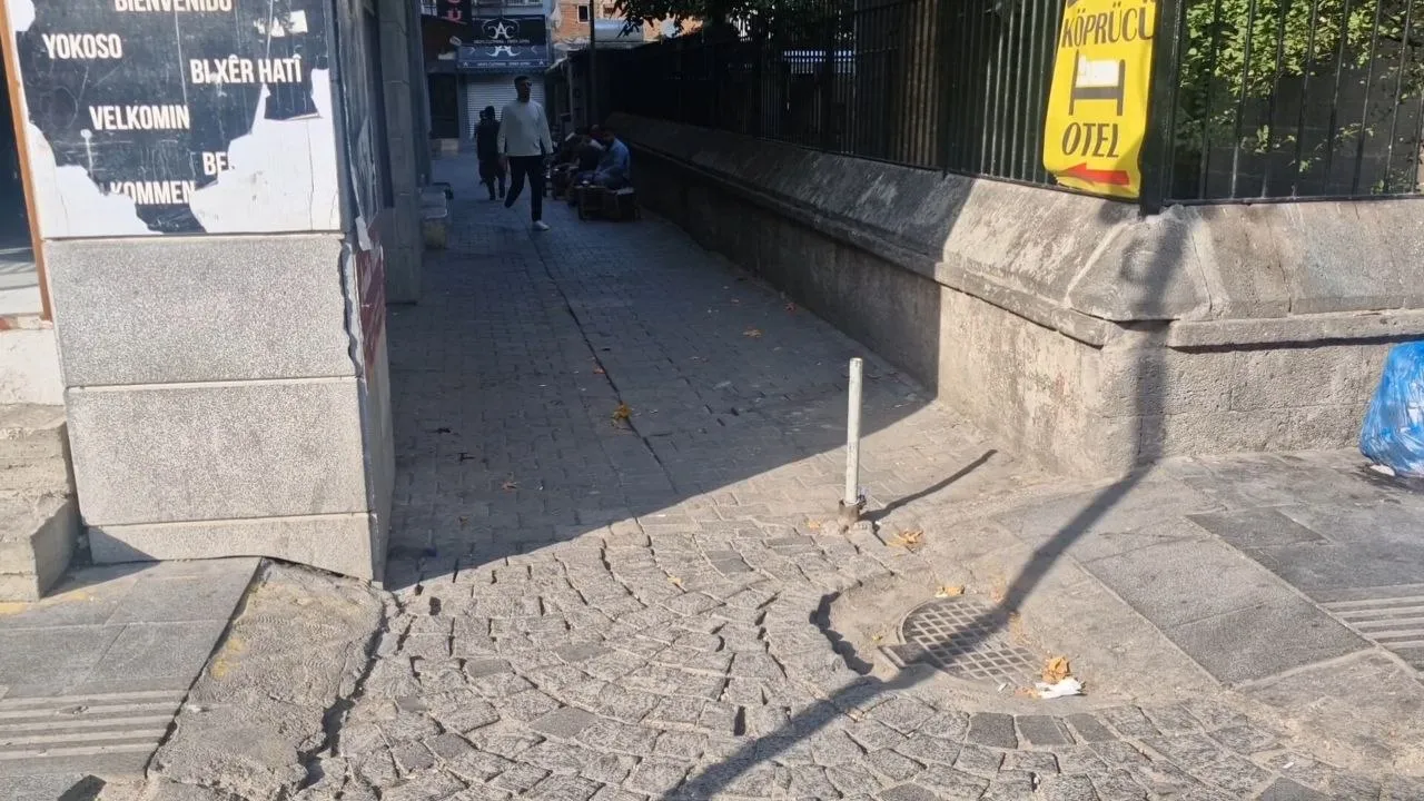 Diyarbakır Sur'da öğle saatlerinde silahlı saldırı: 2 kişi yaralandı, 1 gözaltı