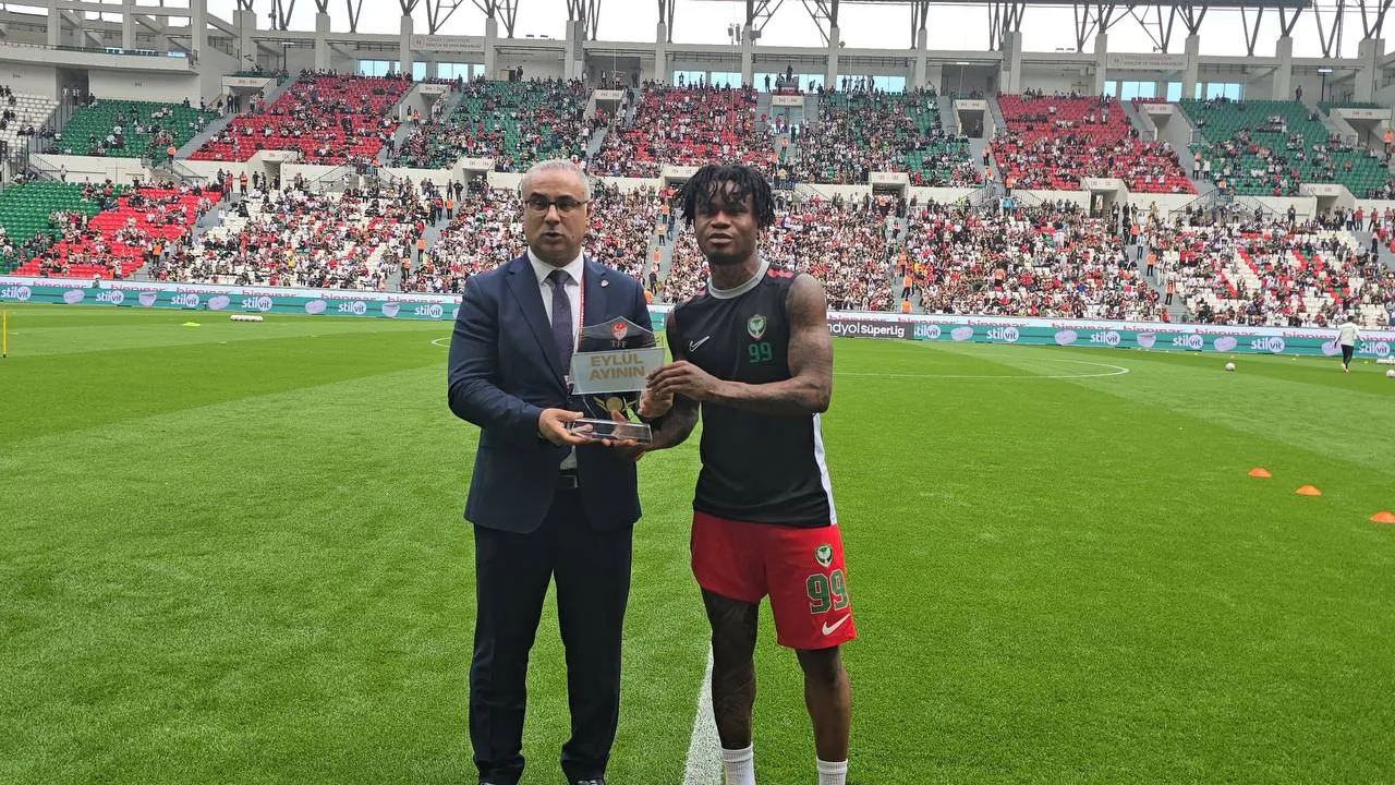 Amedsporlu Gift Orban'a Beşiktaş'a attığı o şık golle eylül ayının en iyisi ödülü