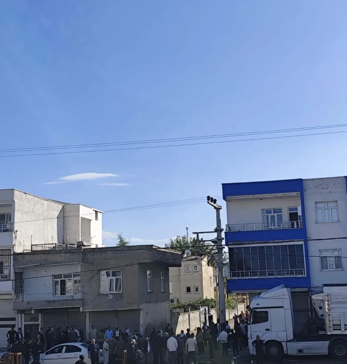 Diyarbakır Bismil'de korkunç kaza: Yüksek gerilim hattına temas eden usta hayatını kaybetti