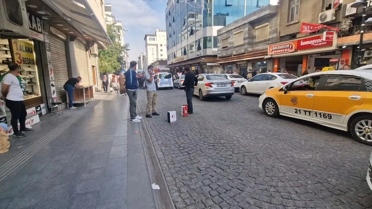 Diyarbakır Sur'da öğle saatlerinde silahlı saldırı: 2 kişi yaralandı, 1 gözaltı