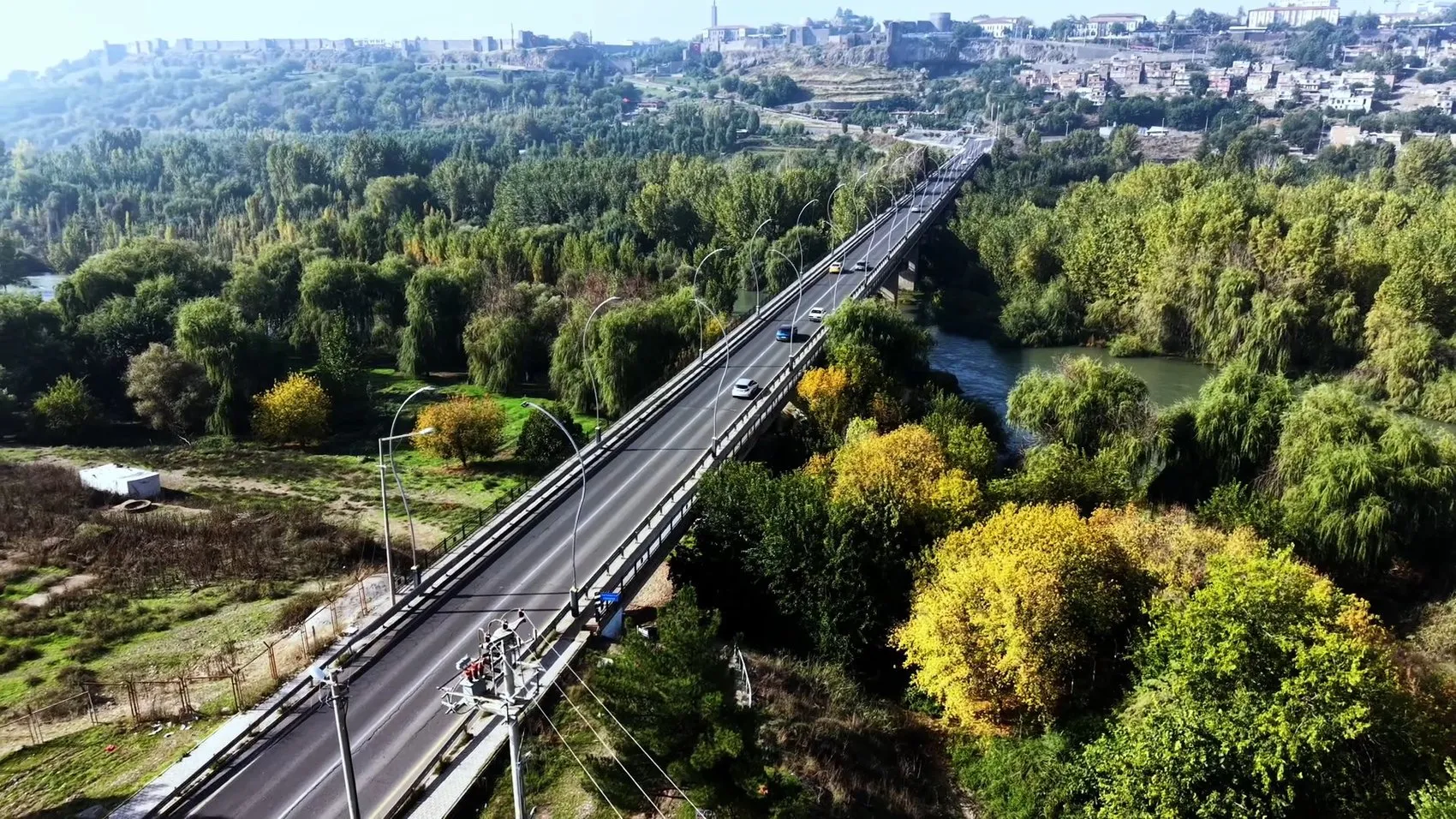 UNESCO mirası Hevsel Bahçeleri'nde sonbahar şöleni: Renk cümbüşü havadan görüntülendi