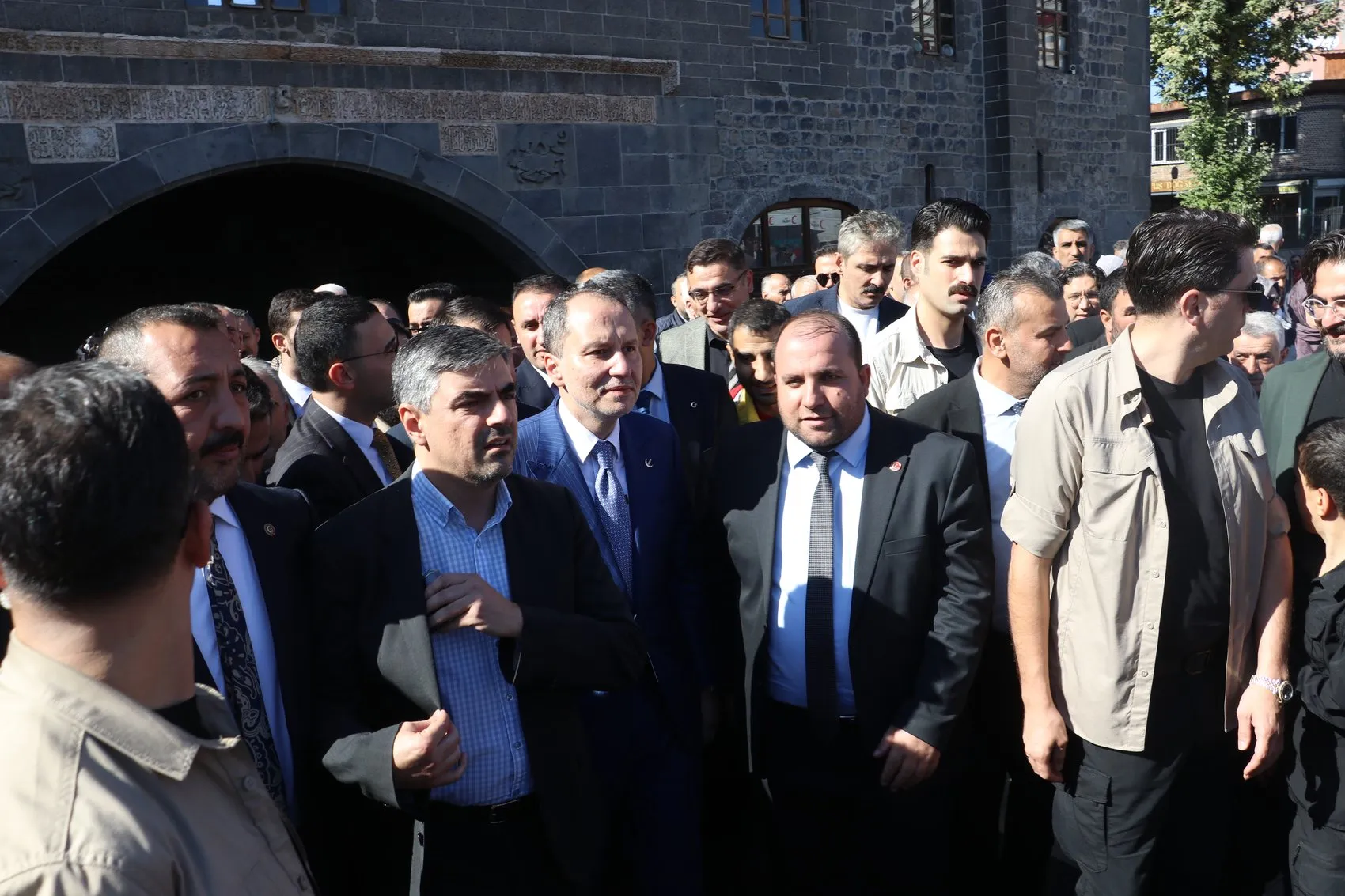 Fatih Erbakan'dan Diyarbakır'da ana dil ve işten çıkarmalar üzerine önemli açıklamalar