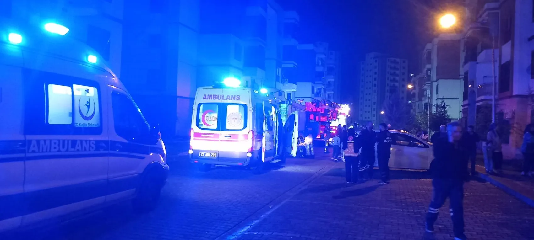 Diyarbakır Kayapınar'da apartman dairesinde korkutan yangın: 3'ü çocuk 5 kişi etkilendi