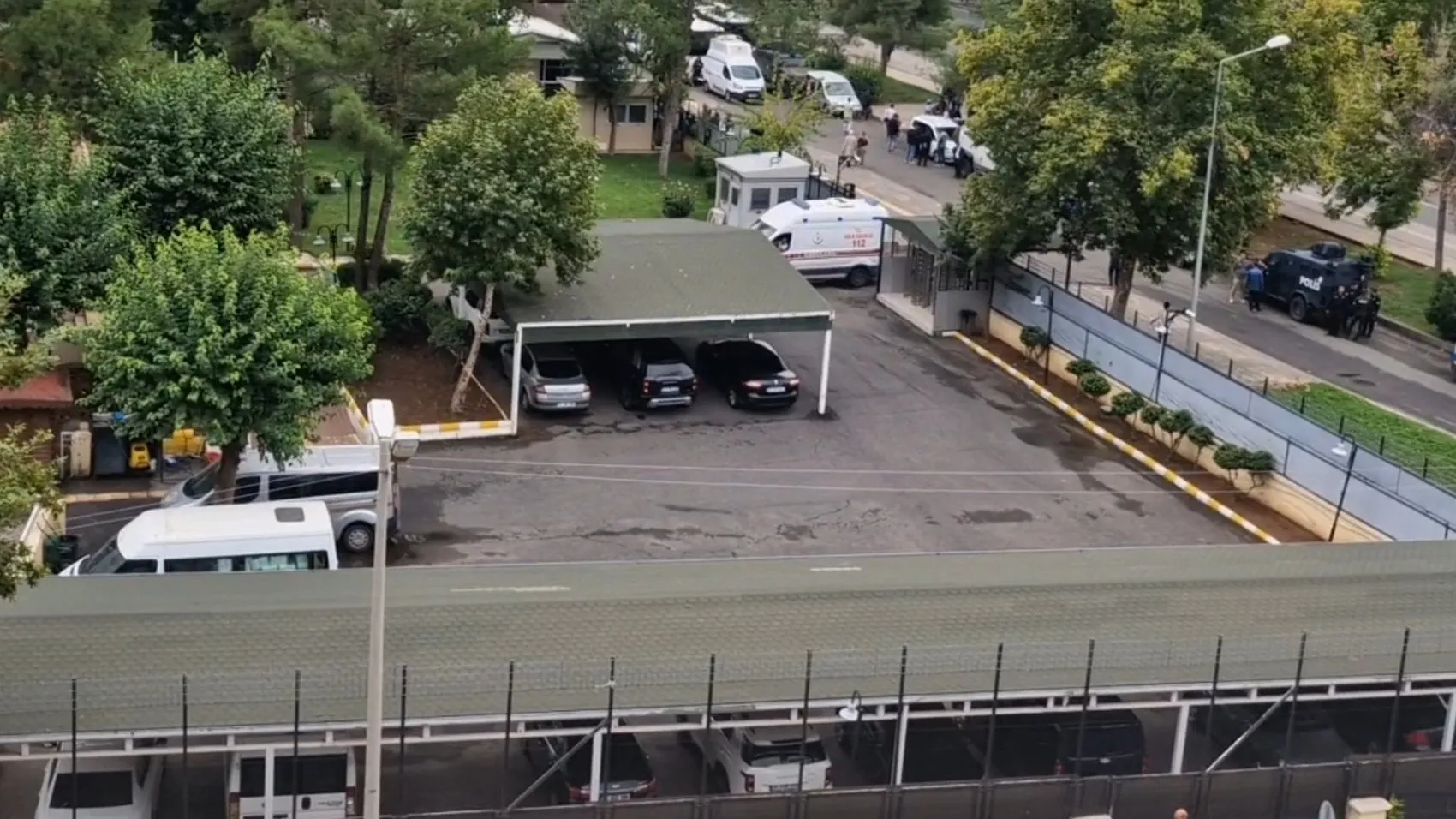 Diyarbakır Adliyesi'nde duruşma öncesi arbede: 2 kişi yaralandı, 6 gözaltı