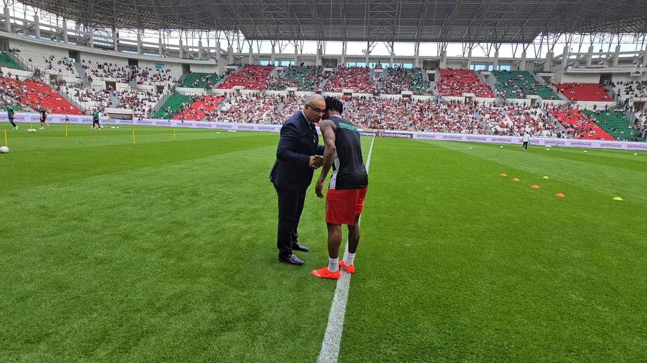 Amedsporlu Gift Orban'a Beşiktaş'a attığı o şık golle eylül ayının en iyisi ödülü