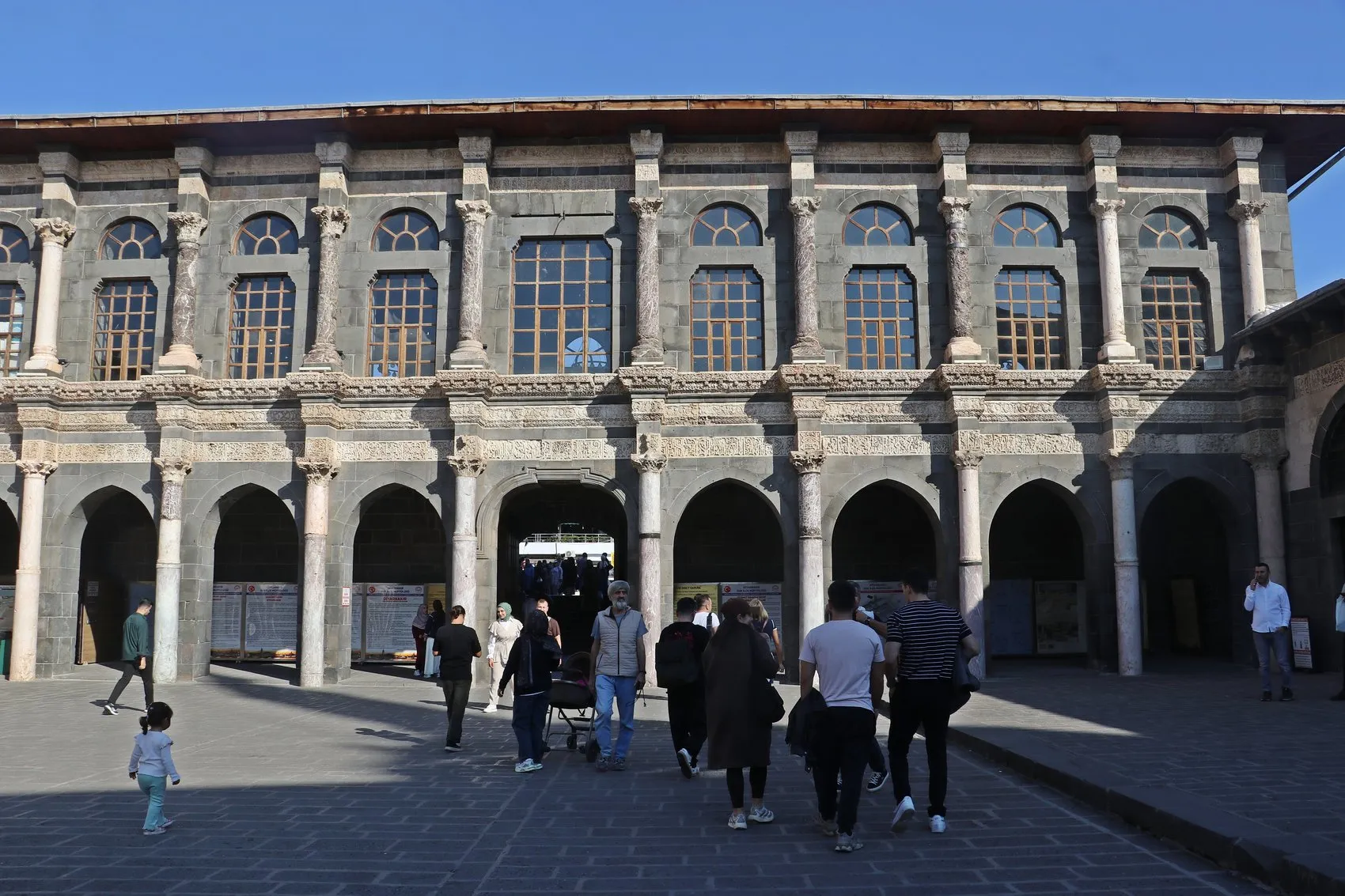 Diyarbakır turizminde rekor yıl: 8 ayda 1,3 milyon ziyaretçi şehre akın etti