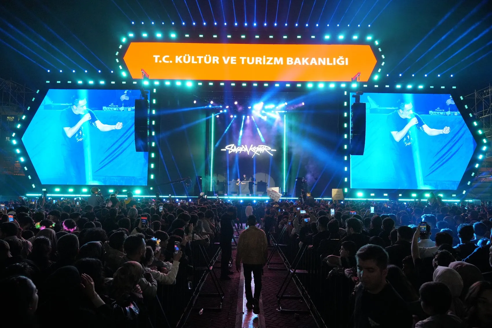 Diyarbakır Kültür Yolu Festivali'nde Sagopa Kajmer rüzgarı: Nevruz Park doldu taştı