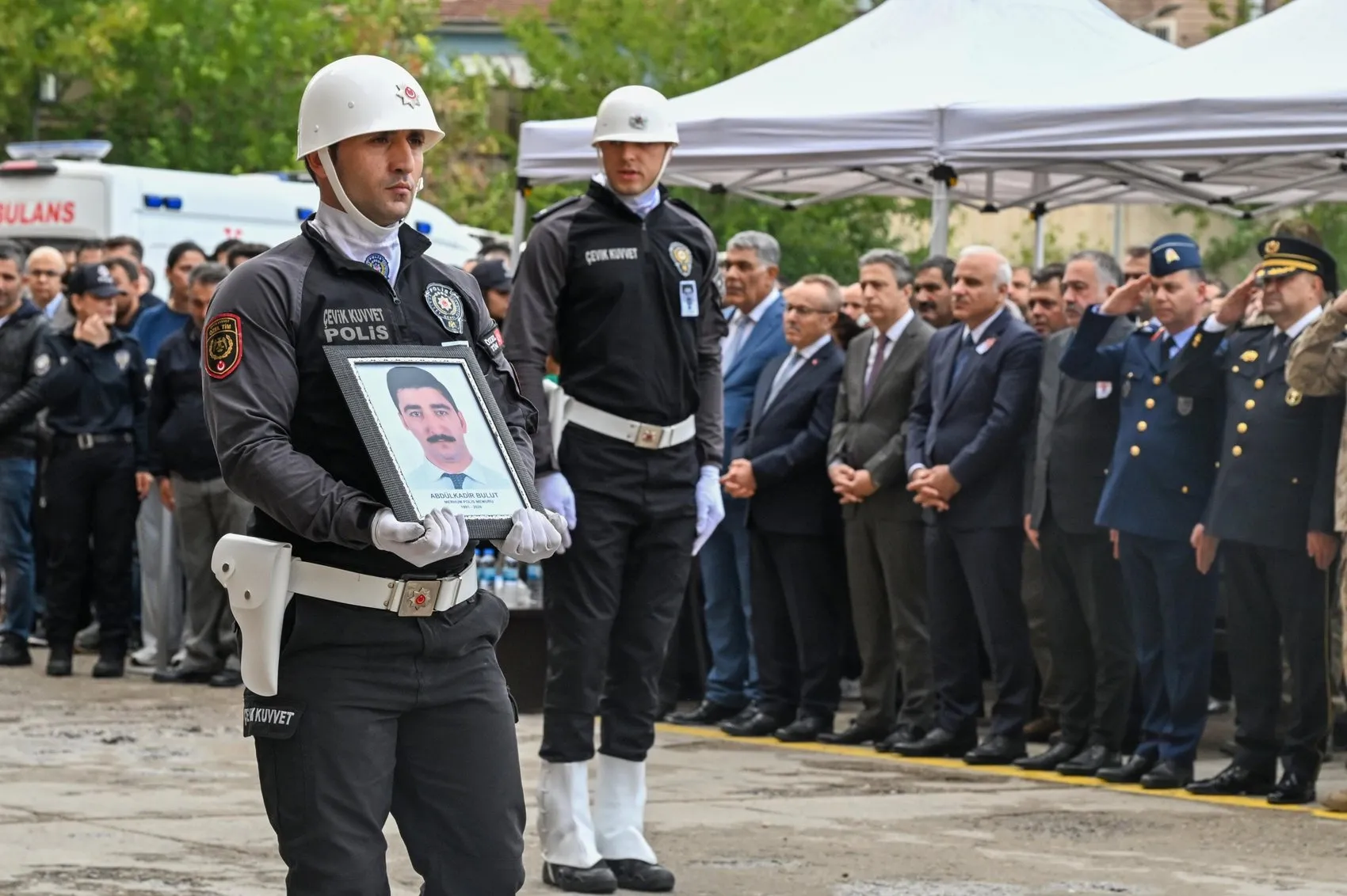 Diyarbakır'da görevli polis memuru Abdülkadir Bulut için hüzünlü veda töreni