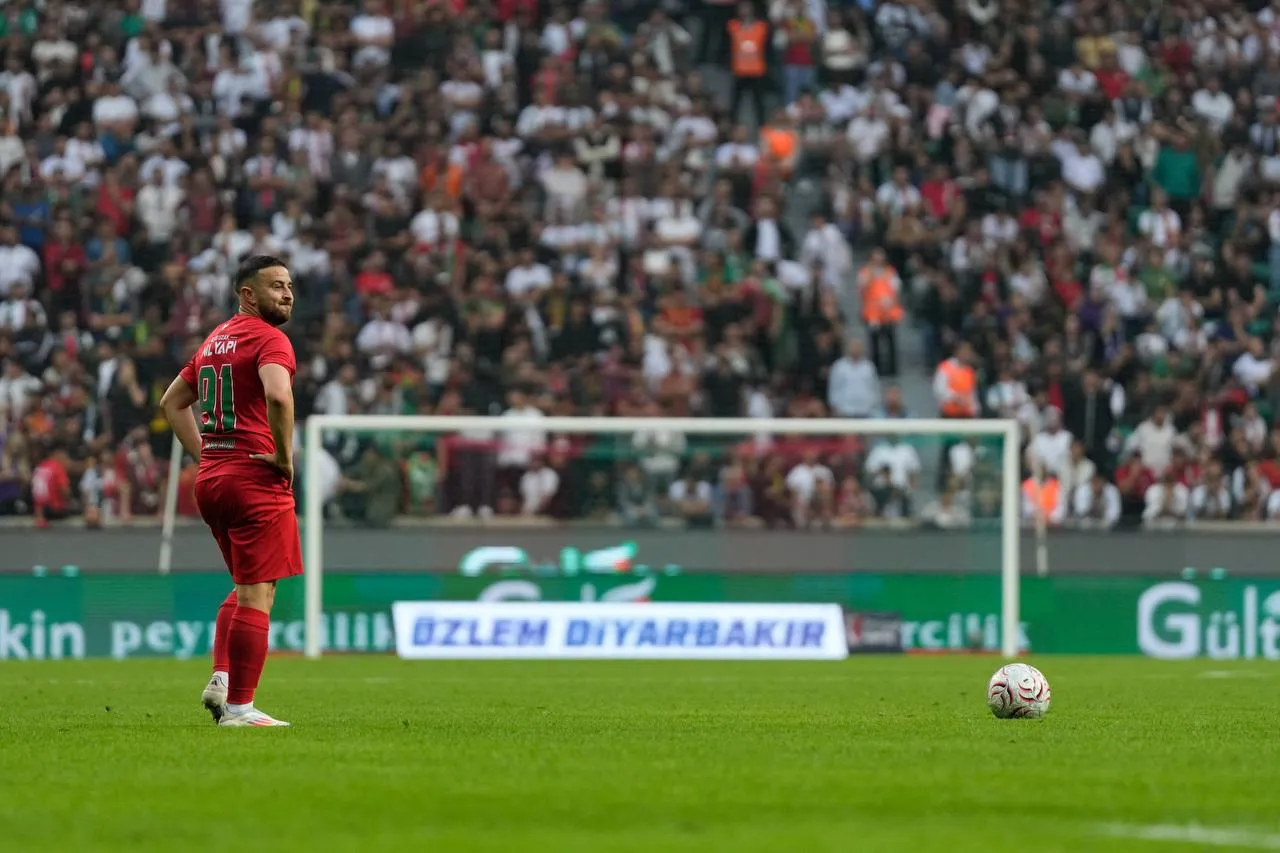 Amedspor evinde Konyaspor'u devirdi: Mbaye Diagne ile gelen altın değerinde 3 puan
